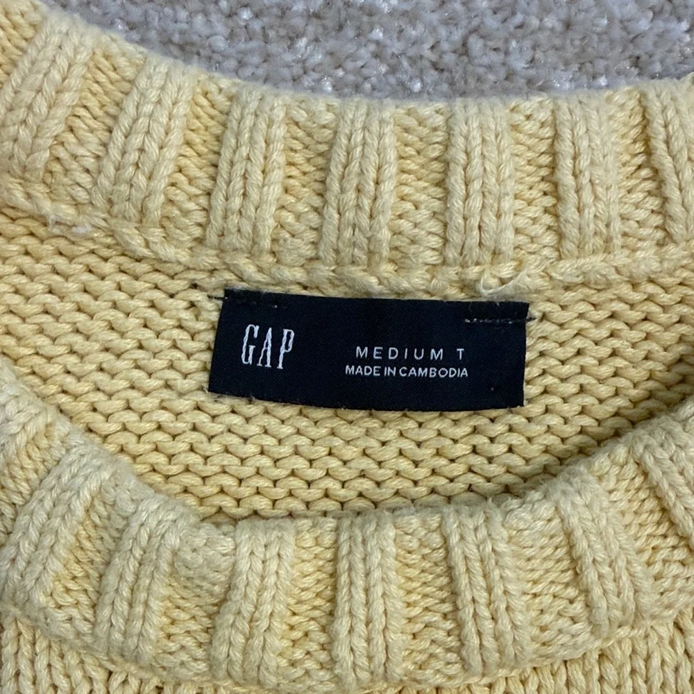GAP Women's 100% Crewneck Oversized Sweater - Picture 2 of 4